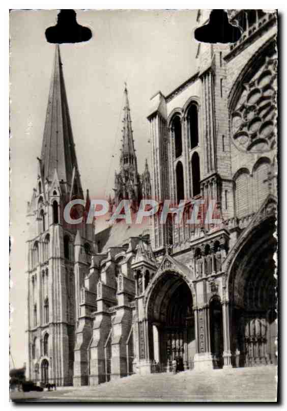 Cathédrale de Chartres — Vue sur la façade Sud et les deux clochers — CPAPHIL