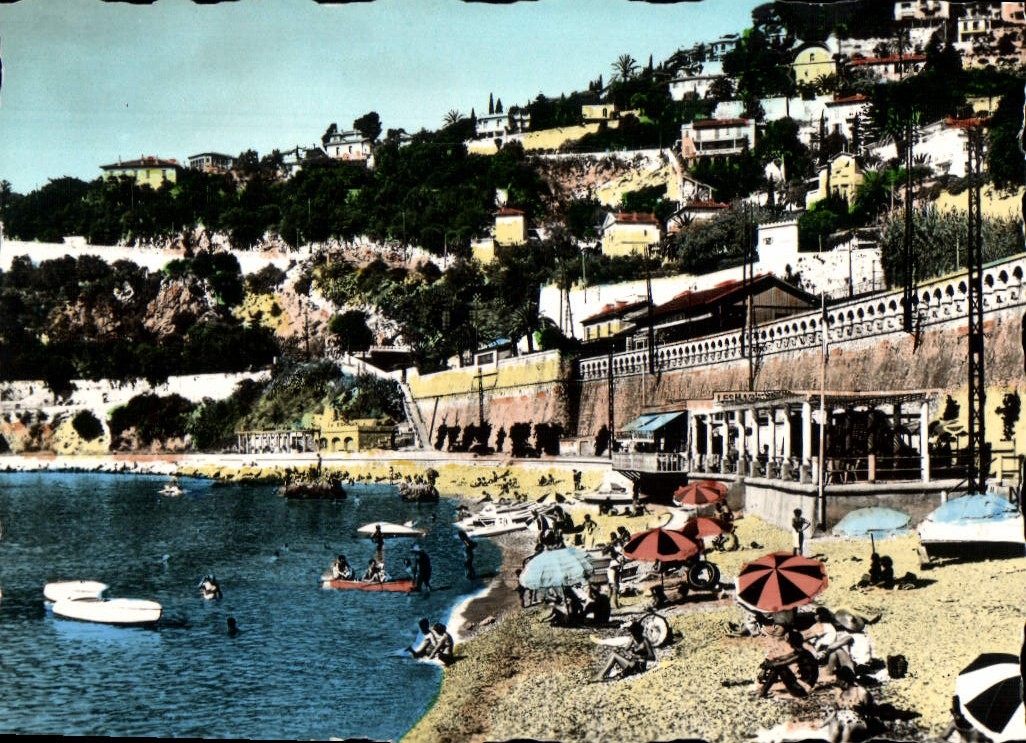 Villefranche-sur-Mer — La Plage - Les Villas — CPAPHIL