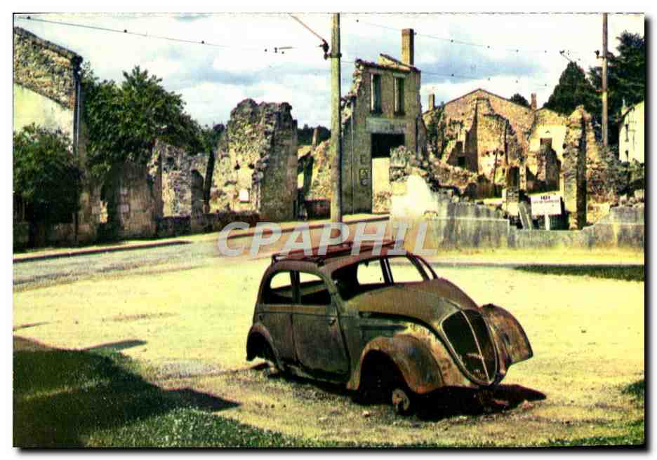 Ruines d'un village après guerre — voiture détruite au premier plan — Éditions GREFF, Paris