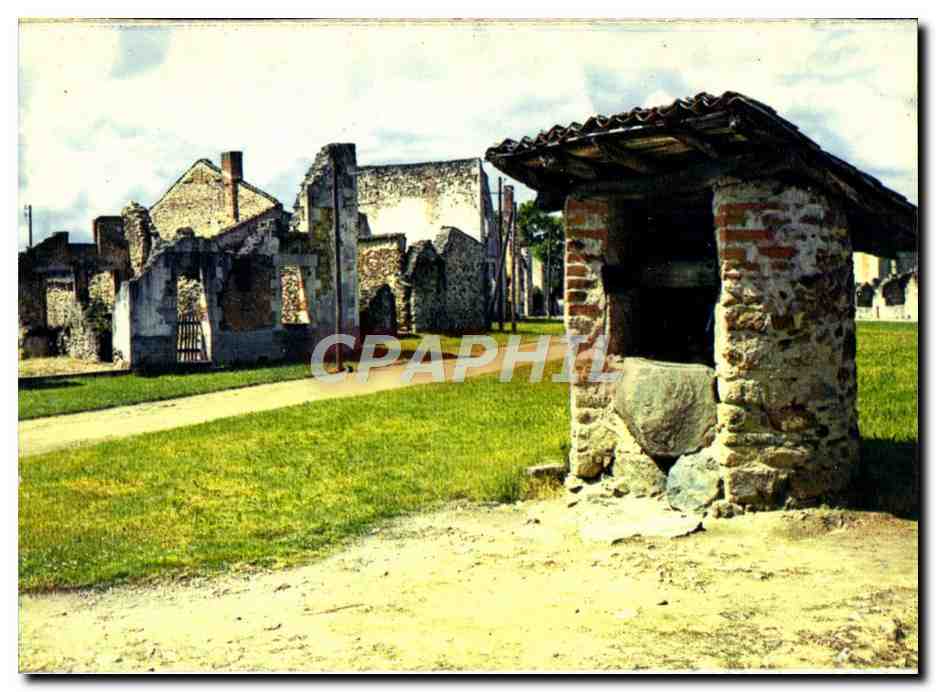 Ruines d'un ancien établissement — Seul ce vieux puits est resté intact — CPAPHIL