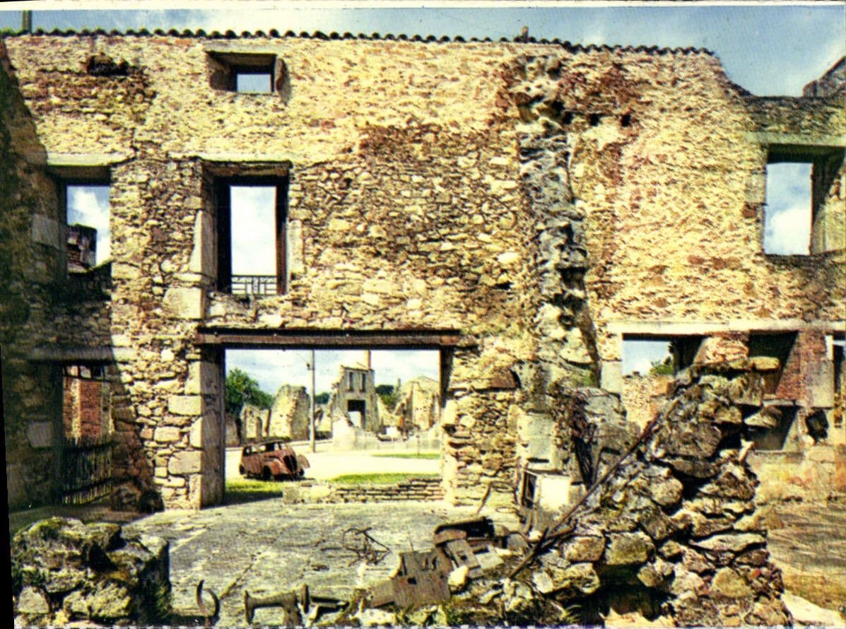 Ruines d'un bâtiment — vue de la place — éditeur inconnu