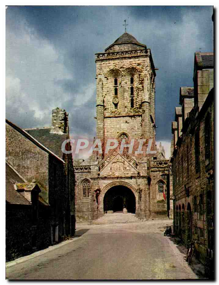 Locronan (Finistère) — La grande Tour de l'Église catholique du XVᵉ siècle — Monument historique