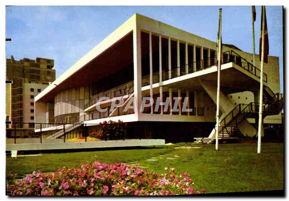 CPM Royan Massif de Fleurs Devant le Palais des Congres