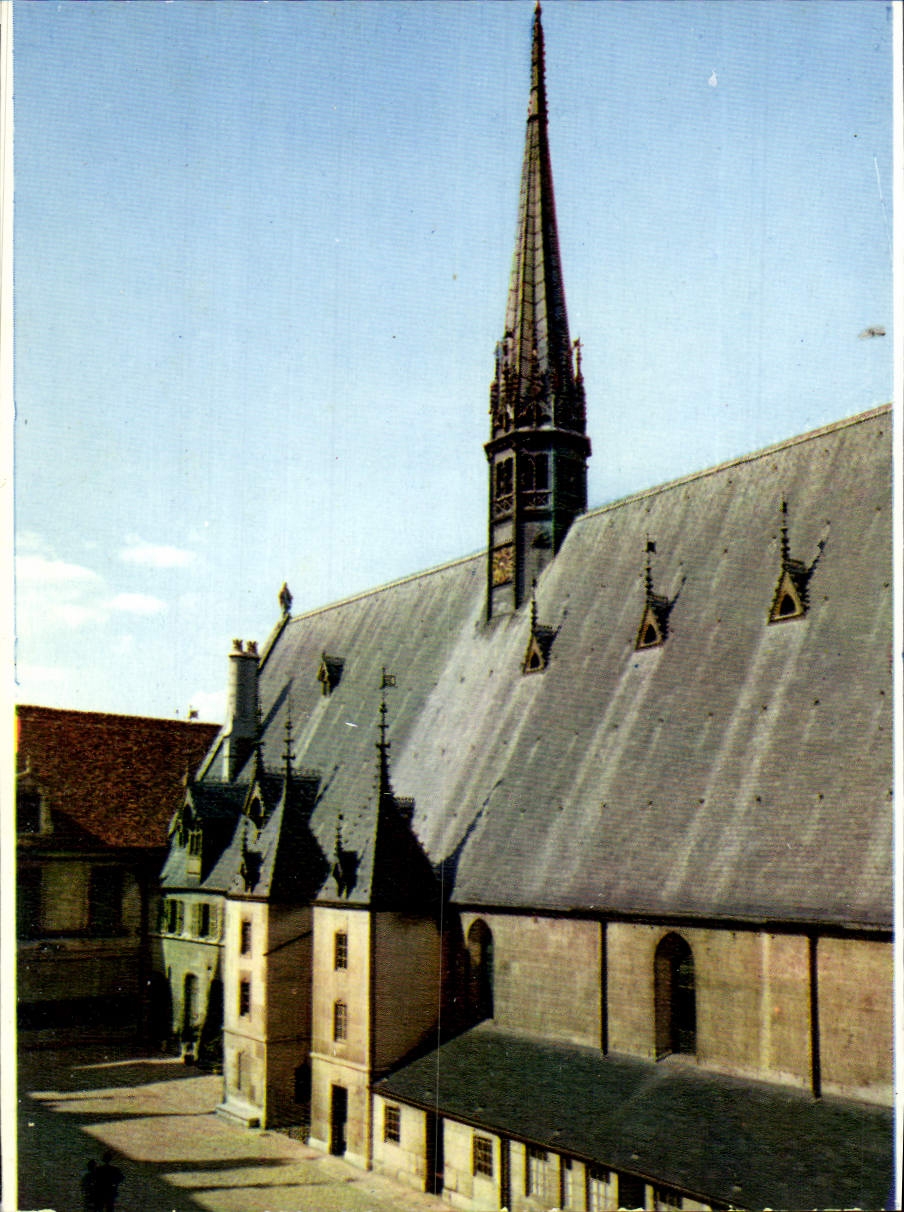 Église Saint-Pierre de Dijon — Bâtiment Est abritant la « Grande-Chambre des Povres » surmonté par le clocher (carillon ancien)