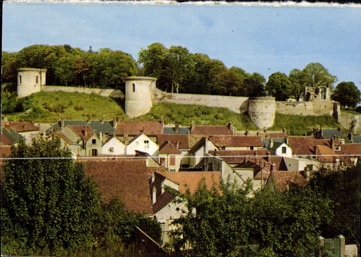 Dreux (E-et-L.) — Chapelle Royale Saint-Louis (1816-1848) — Remparts du château des Comtes de Dreux — Combier Imprimeur Mâcon
