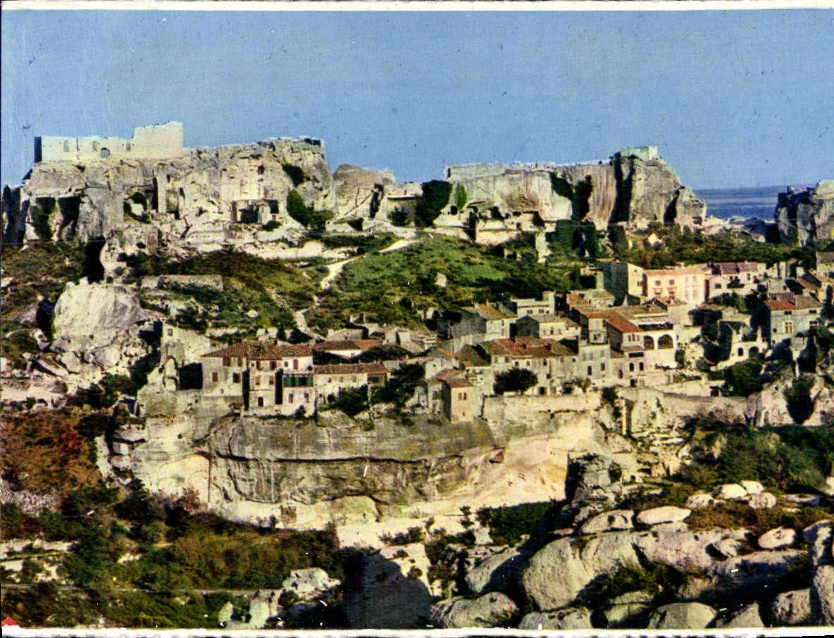 Vue panoramique sur le vieux bourg et le château féodal — CPAPHEL