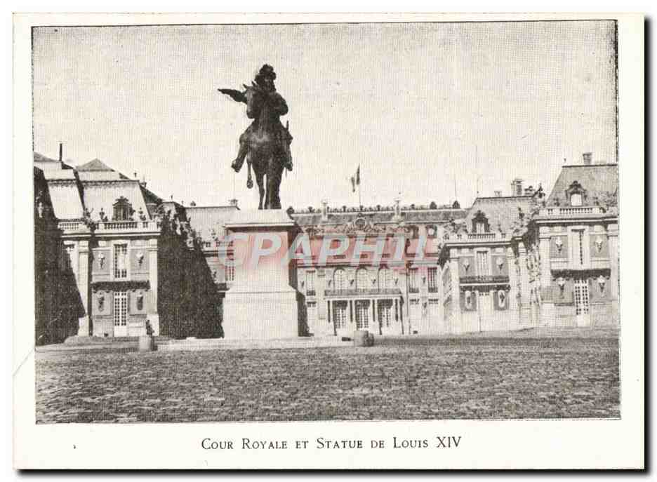 CPM Versailles Cour Royale Et Statue De Louis XIV