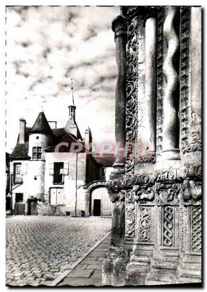 Avallon (Yonne) — Portail de l'église St-Lazare et maison du XVᵉ s. — CPAPHIL 799
