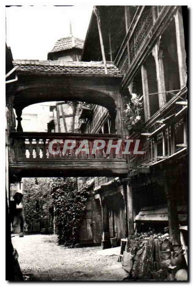 CPM Strasbourg La Cour Du Corbeau Sortie Et Passerelle