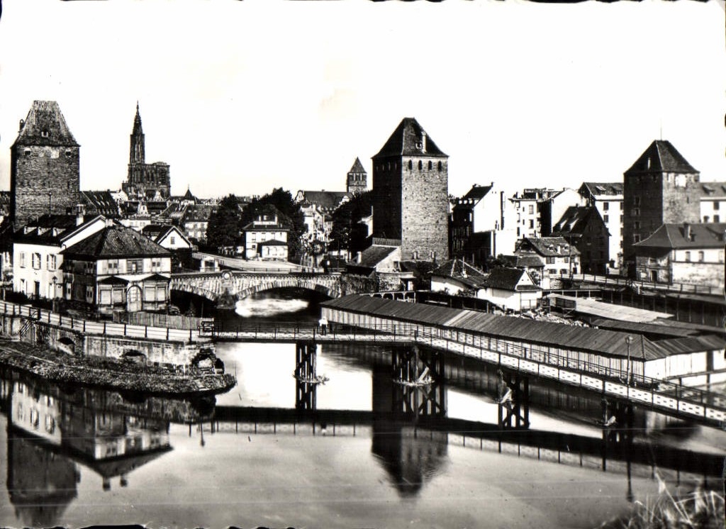 CPM Strasbourg Les Vieilles Tours Aux Ponts Couverts