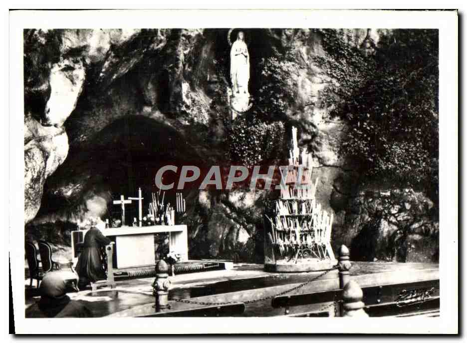 Lourdes — La Grotte Miraculeuse et son Nouvel Autel — CPAPHIL