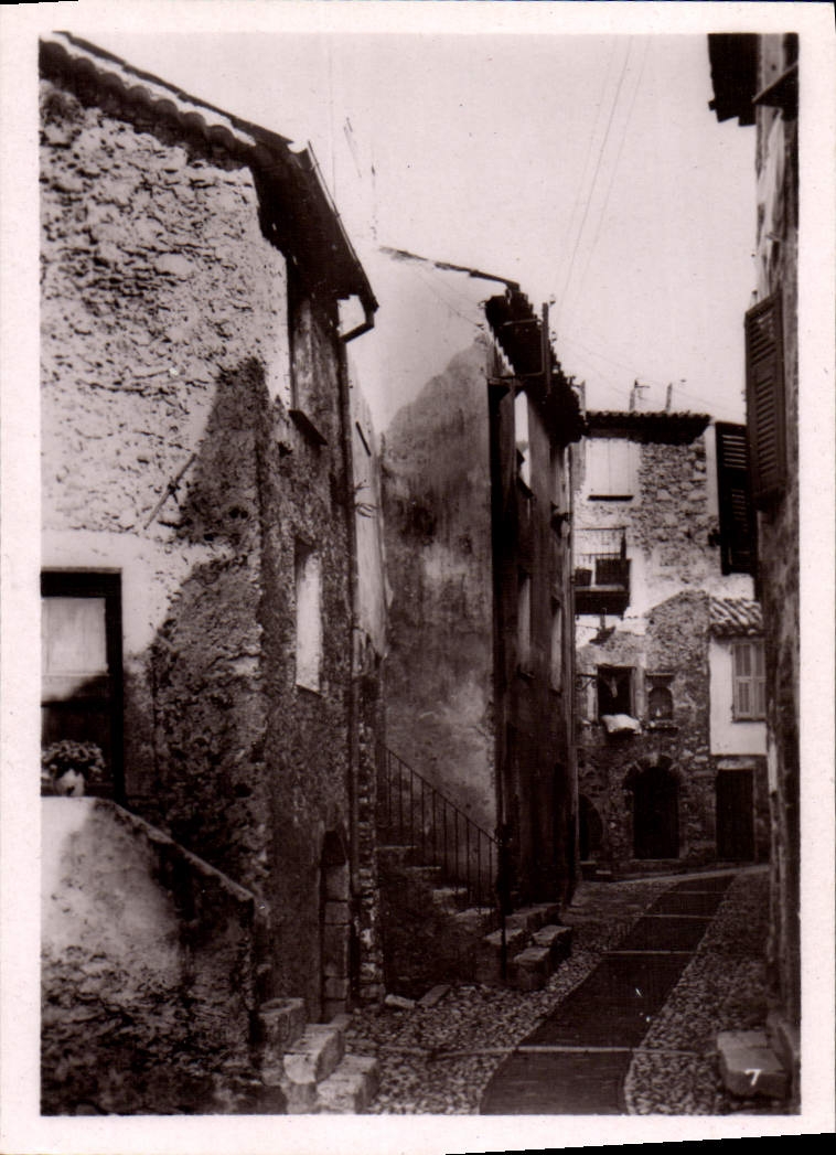 Ruelle pavée à bâtiments en pierre — éditeur CPAPHIL, n°7