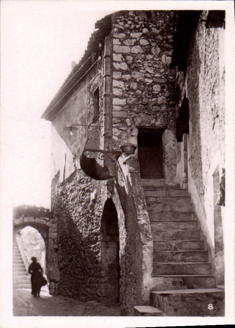 Ruelle pavée à Sainte-Émilion — éditeur CPAPHIL, n° de série 8