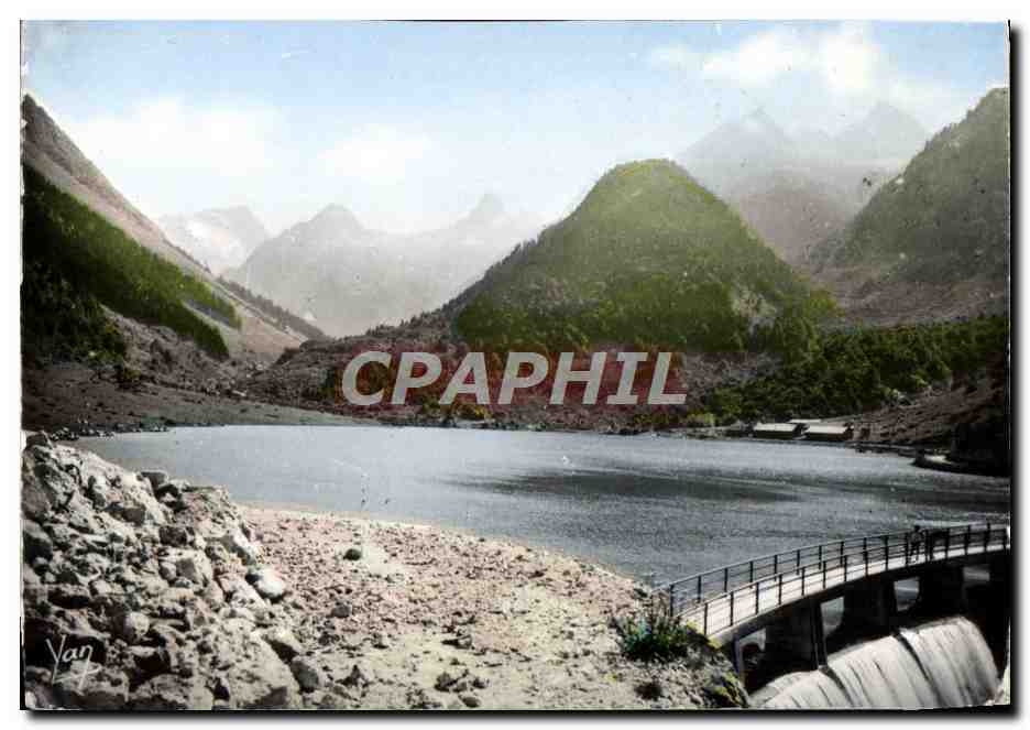 Lac de barrage en montagne — vue panoramique — Van