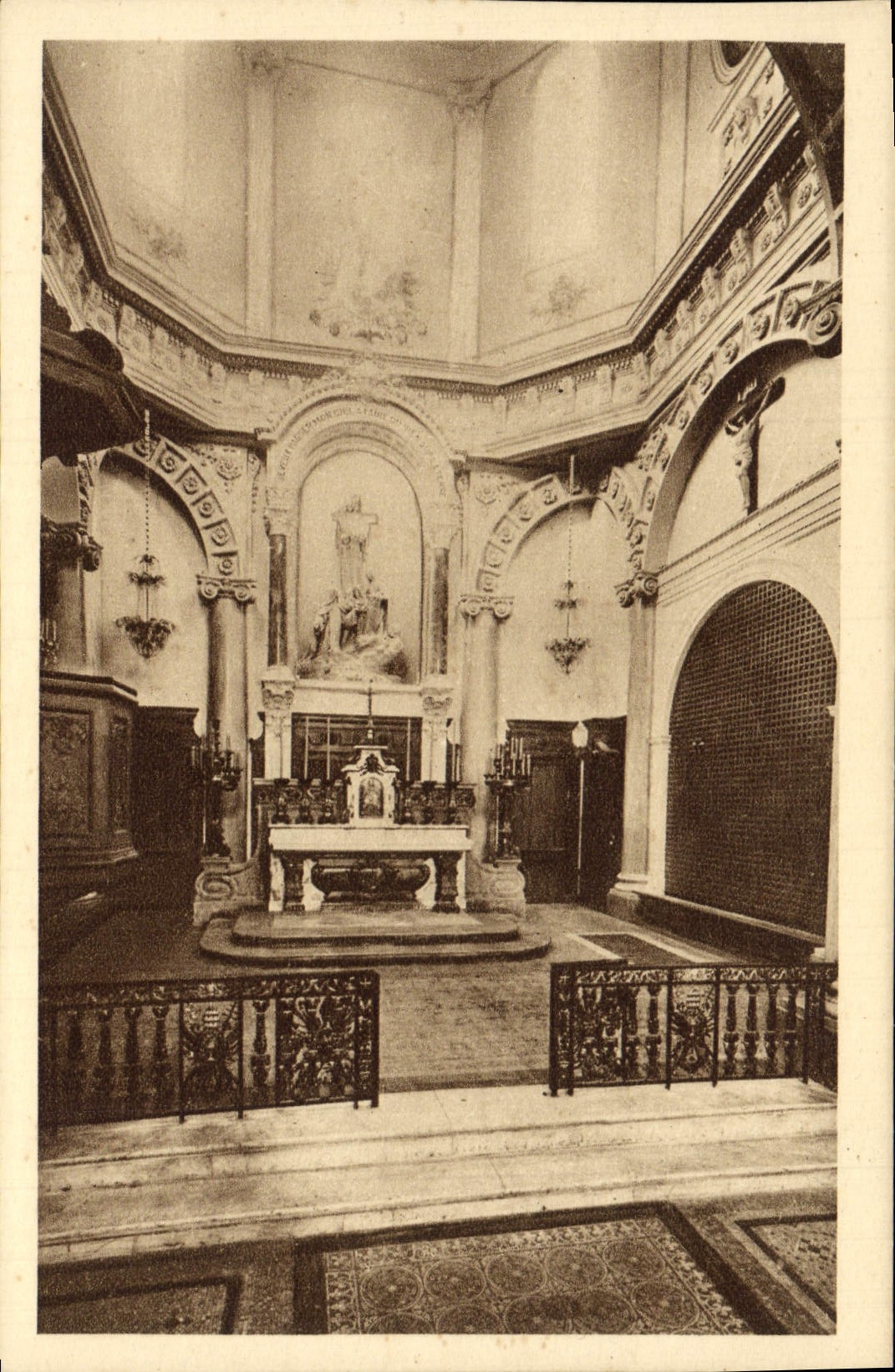 CPA La Chapelle Des Carmelites De Lisieux Le sanctuaire La grille du choeur des religieuses
