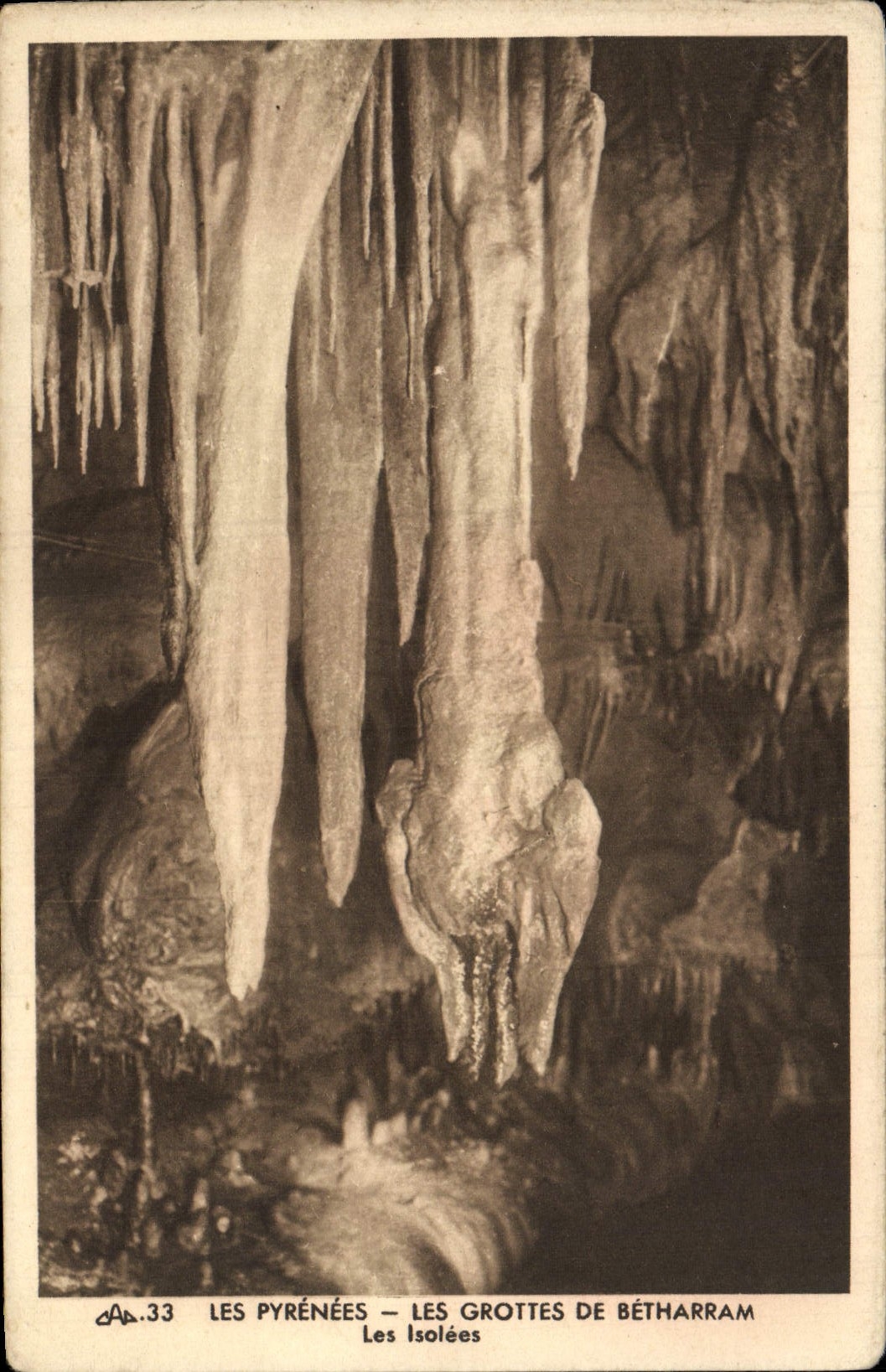 Les Pyrénées — Les Grottes de Bétharram — Les Isolées