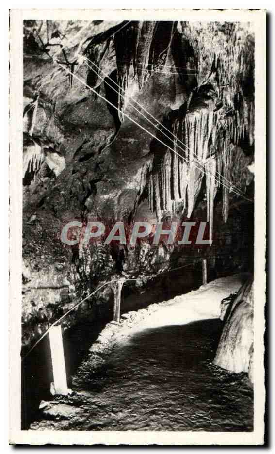 CPM Les Pyrenees Les Grottes De Betharram Dans La Galerie Inferieure