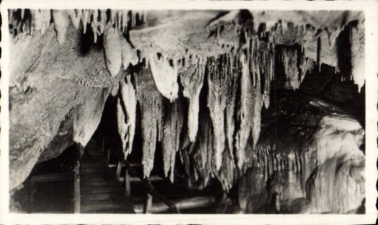 CPM Les Pyrenees Les Grottes De Betharram Les Larmes Figees