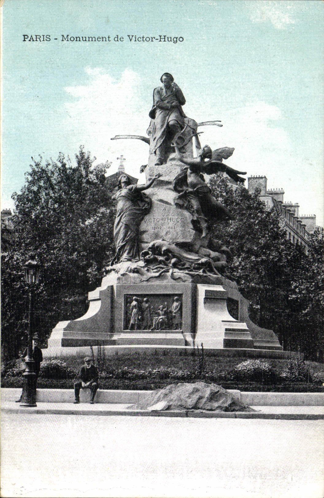 CPA Paris Monument De Victor Hugo