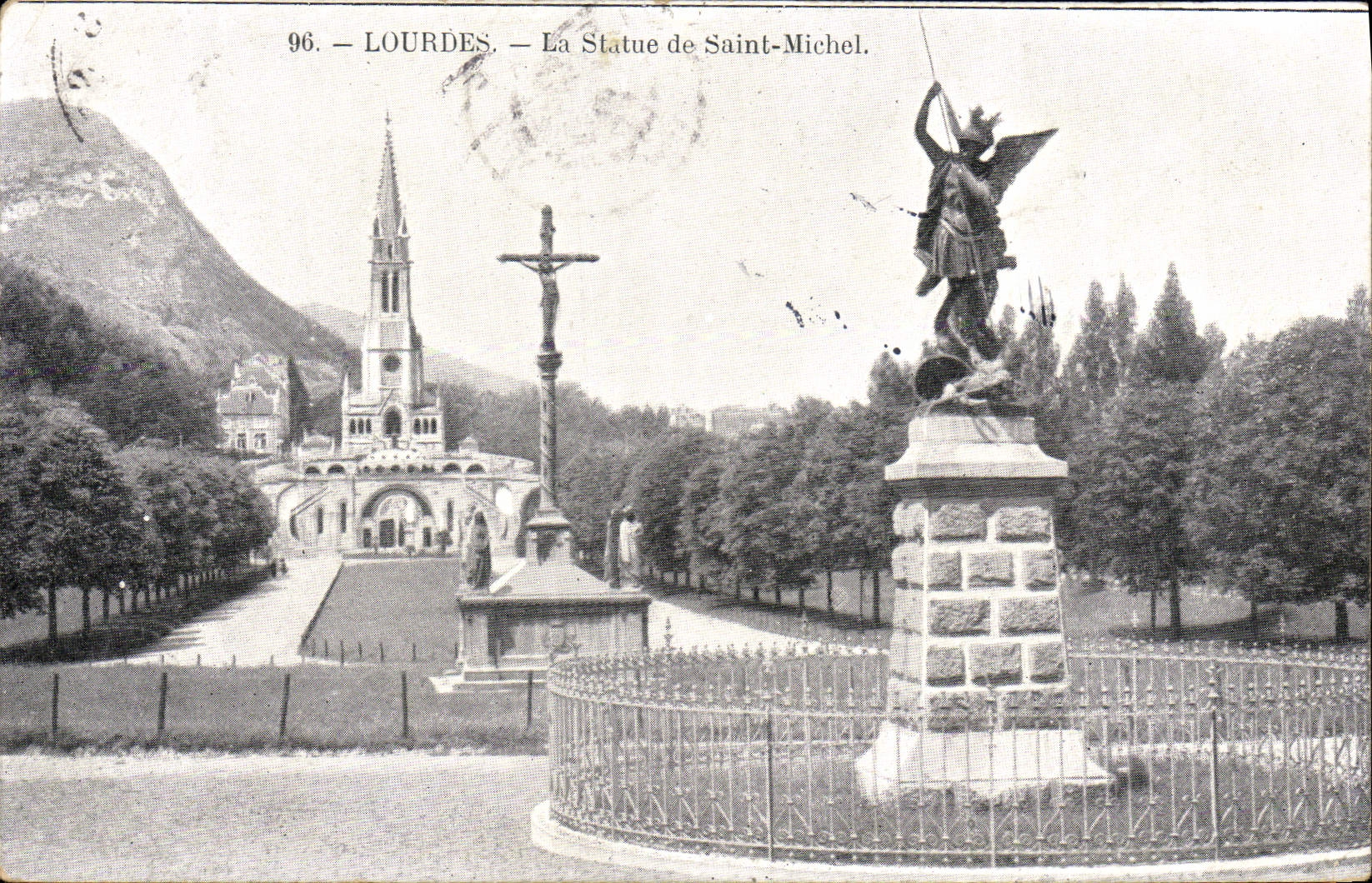 CPA Lourdes La Statue de Saint Michel