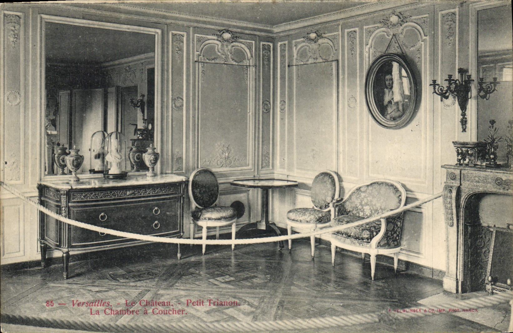 CPA Parc de Versailles Le Chateau Petit Trianon La chambre a coucher
