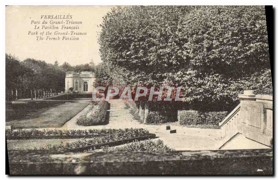 CPA Palais de Versailles Parc du Grand Trianon Le pavillon Francais