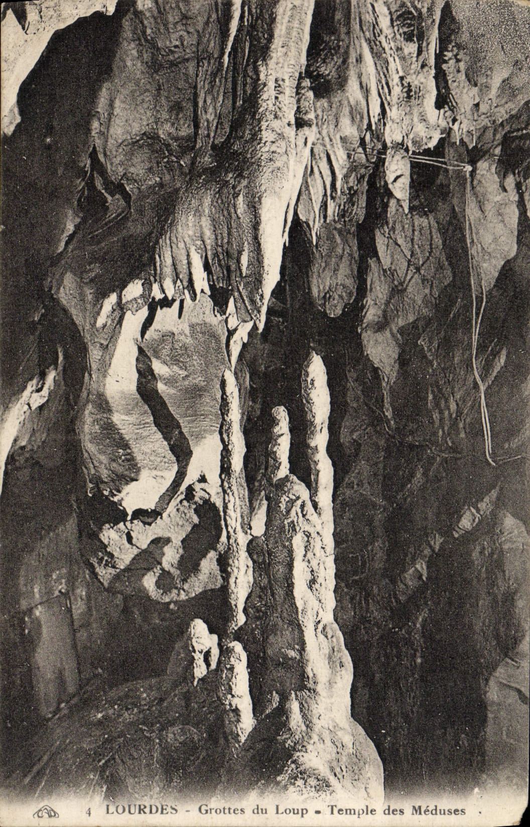 CPA Lourdes Grottes du Loup Temple des meduses