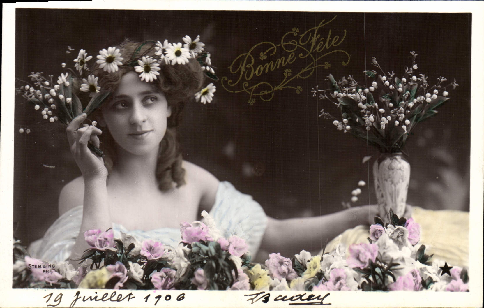 Jeune femme avec couronne de marguerites — Bonne Fête — Stebbing Phot. — Série 3050