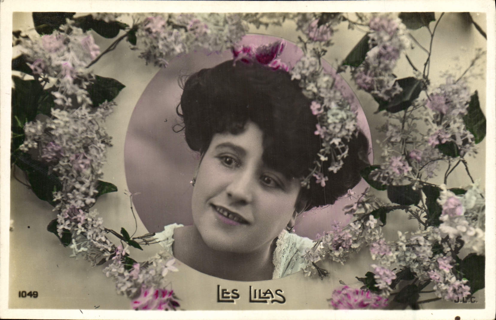 CPA Fantaisie Femme Les Lilas
