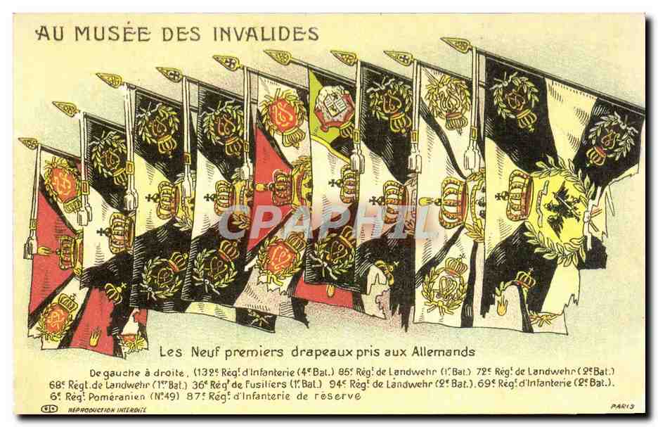 CPA Au Musee Des Invalides Paris Les neuf premiers drapeaux pris aux Allemands Militaria 
