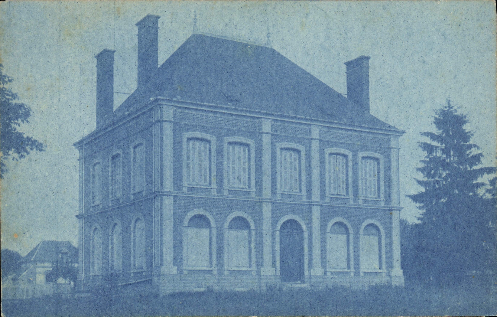 Château de style néo-classique — vue en bleu — Marion & Paris, n° 604