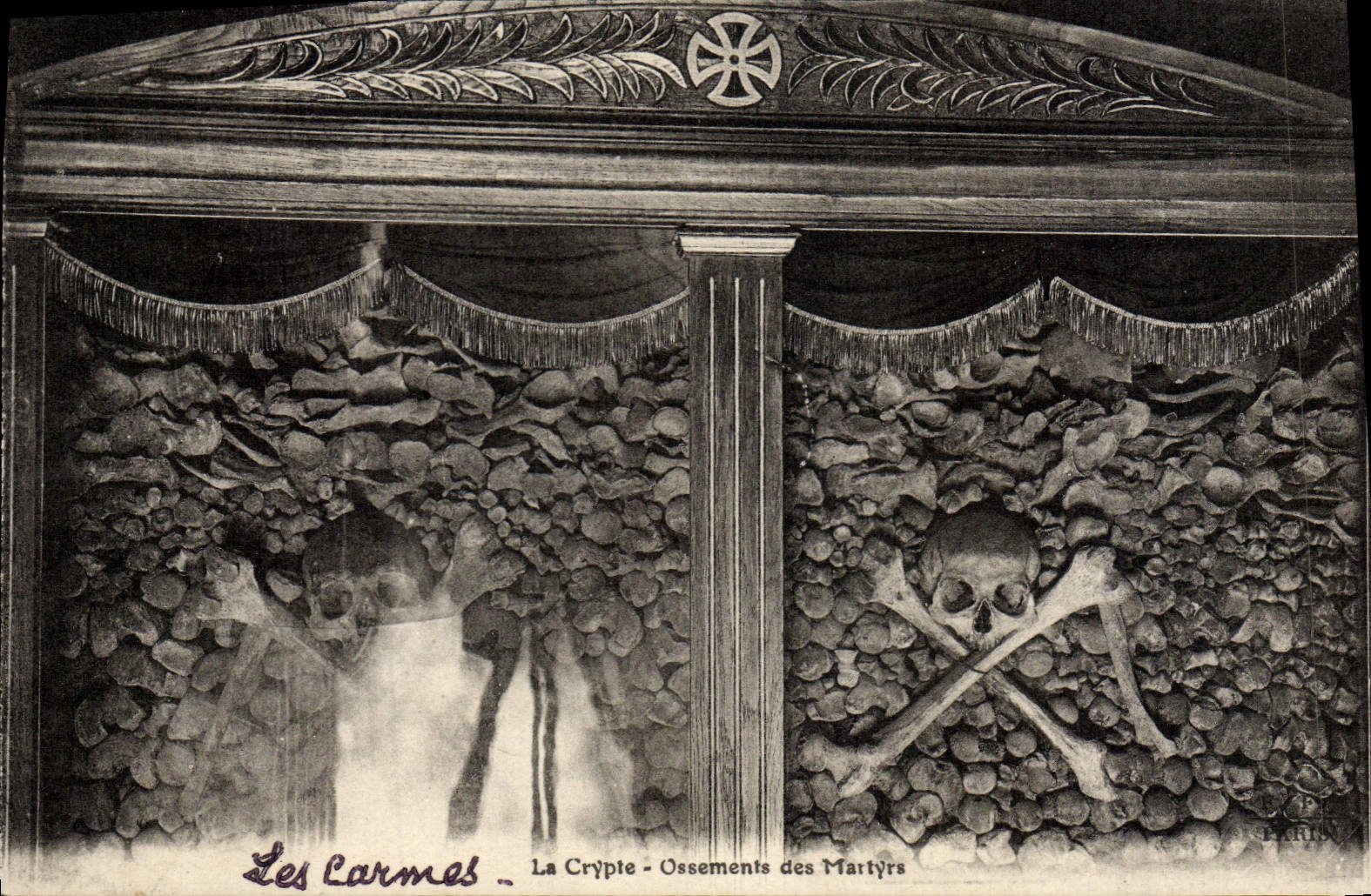 CPA Paris Catacombes La crypte ossements des martyrs