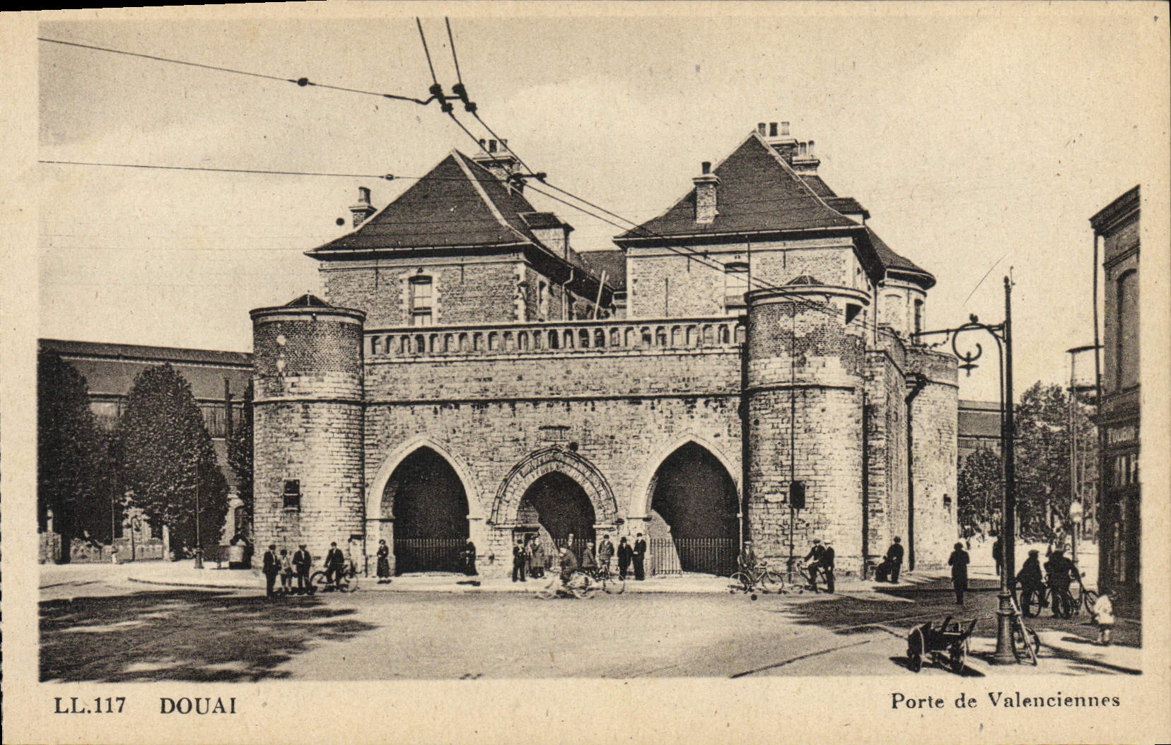 CPA Douai Porle de Valenciennes