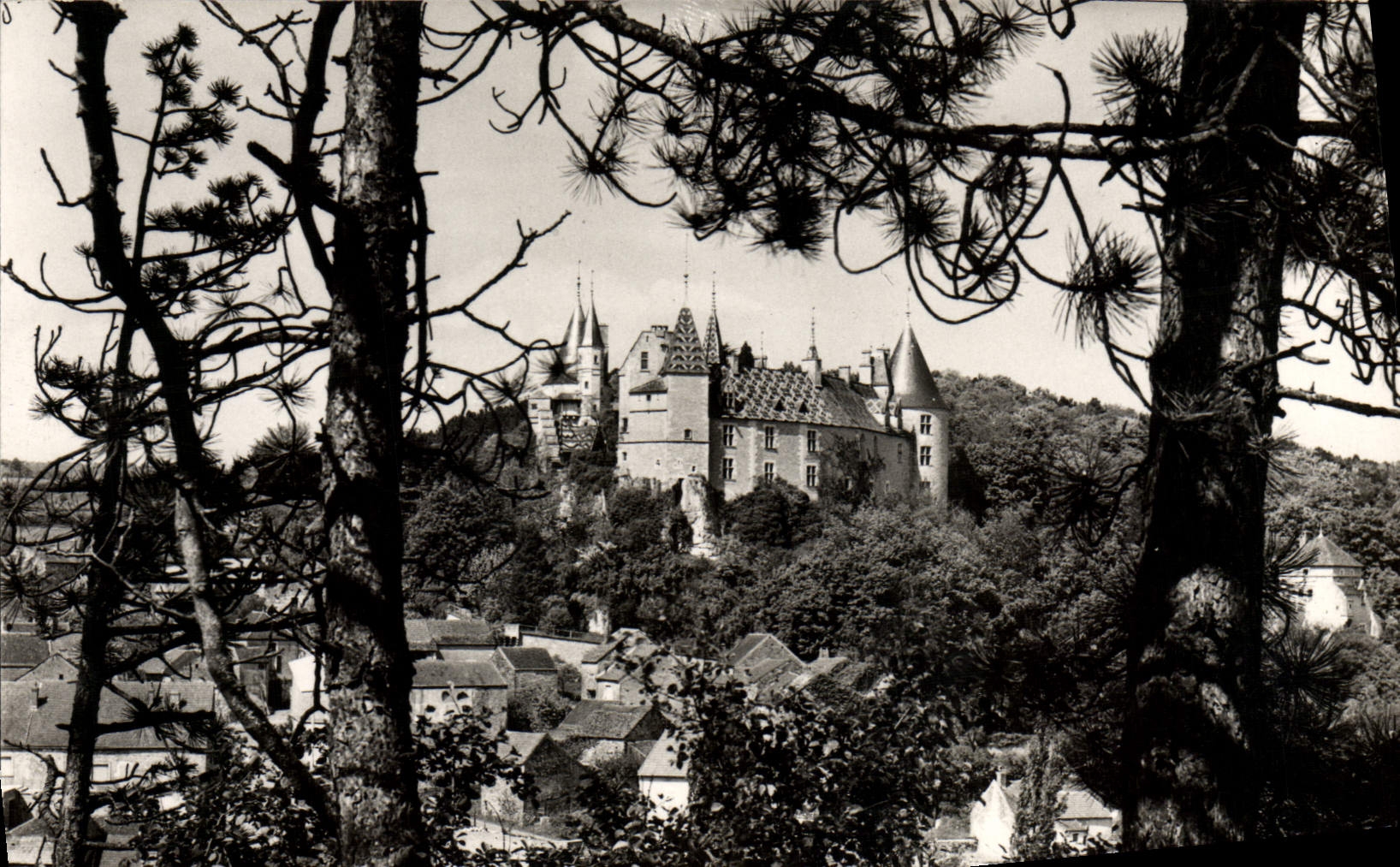 Schloss und Dorf Laroche-Pot — Ansicht von der Straße Saint-Aubin — Philippe Gilet