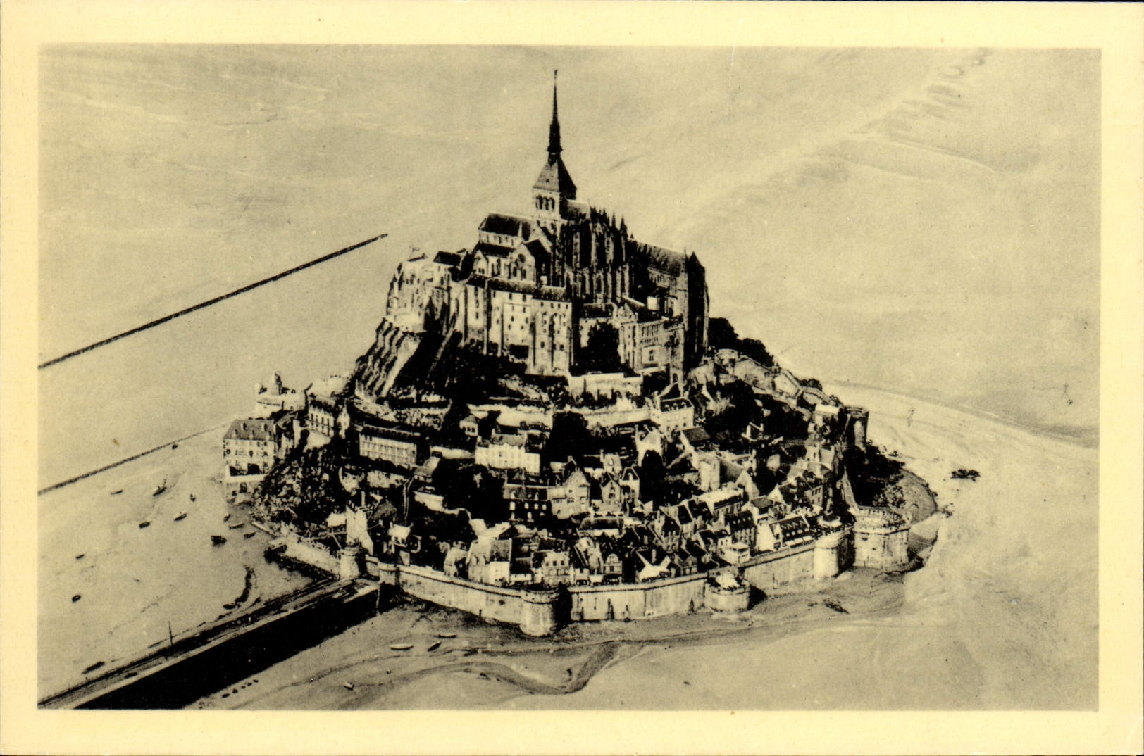 Mont Saint-Michel — vue aérienne — Édition des Monuments Historiques, n°59