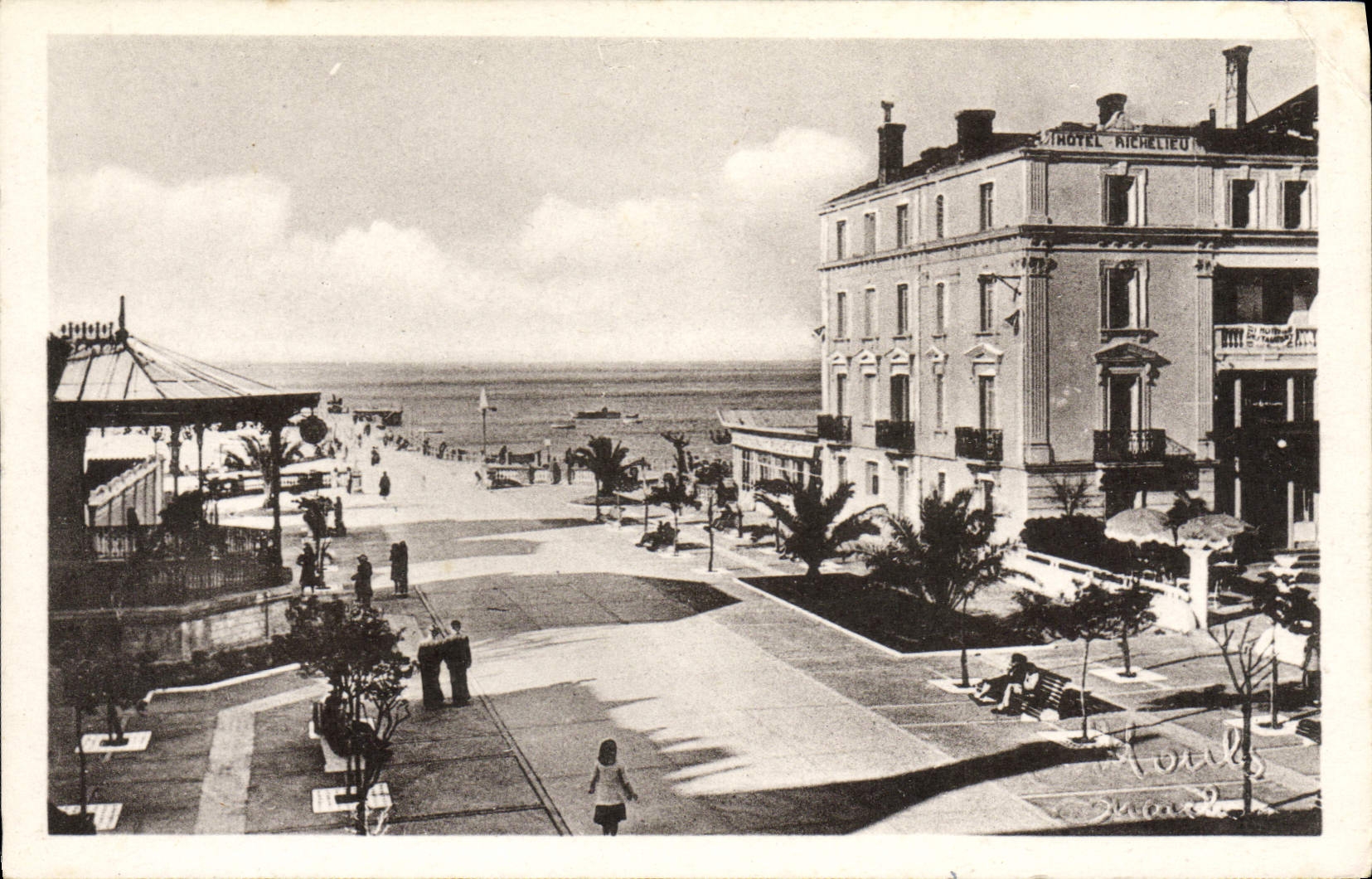 Aurès — Blick auf das Hotel Richelieu und den Seebereich — Verlag: Aurès, Nr. 6