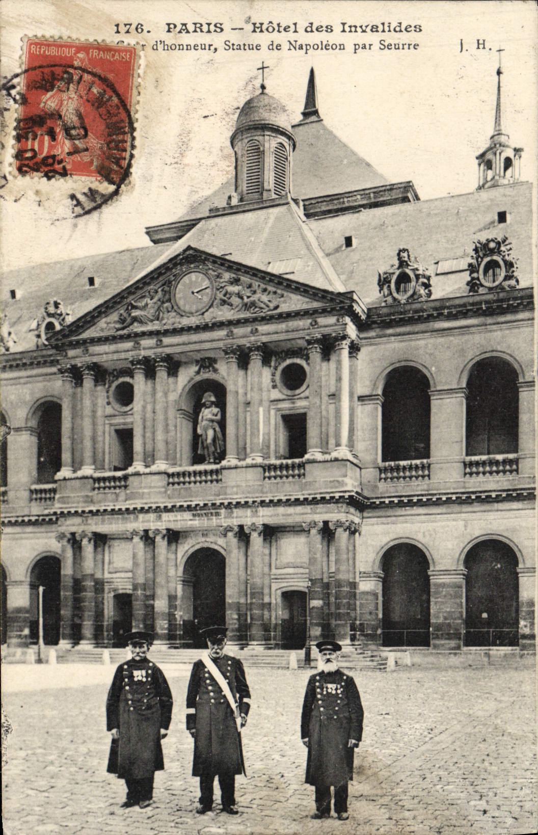 CPA Paris Hotle Des Invalides d'Honneur Statue De Napoleon 1er Par Seurre Soldats Militaria 