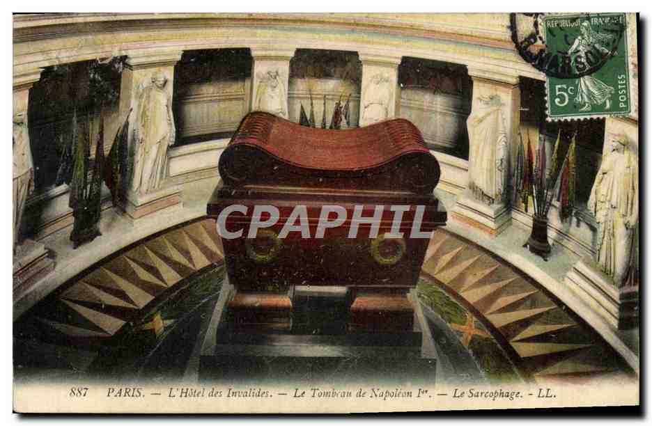 CPA Paris L'Hotel Des Invalides Le Tombeau De Napoleon 1er le sarcophage