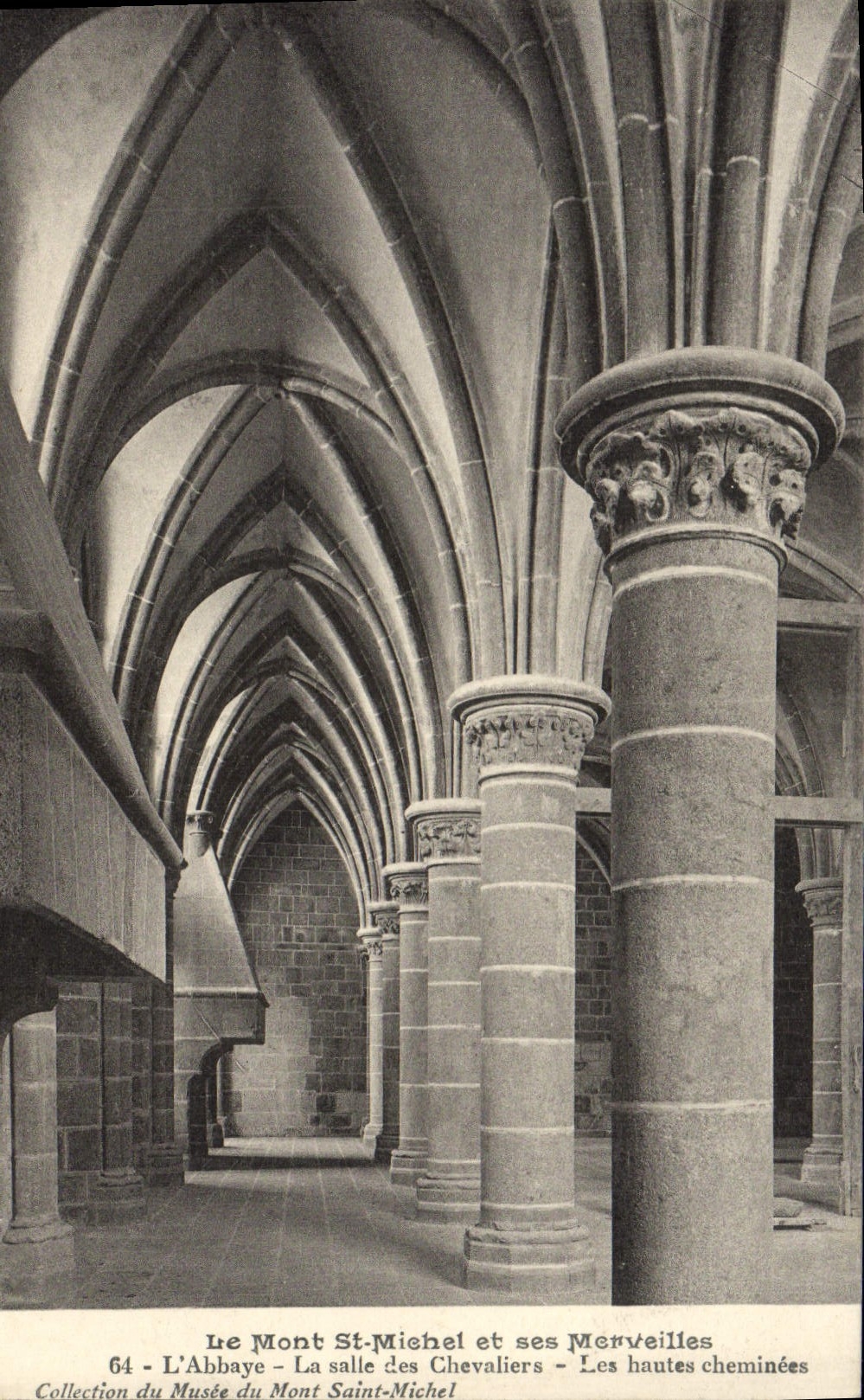 CPA Le Mont St michel Et Ses Merveilles L'abbaye La Salle Des Chevaliers Les hautes cheminees