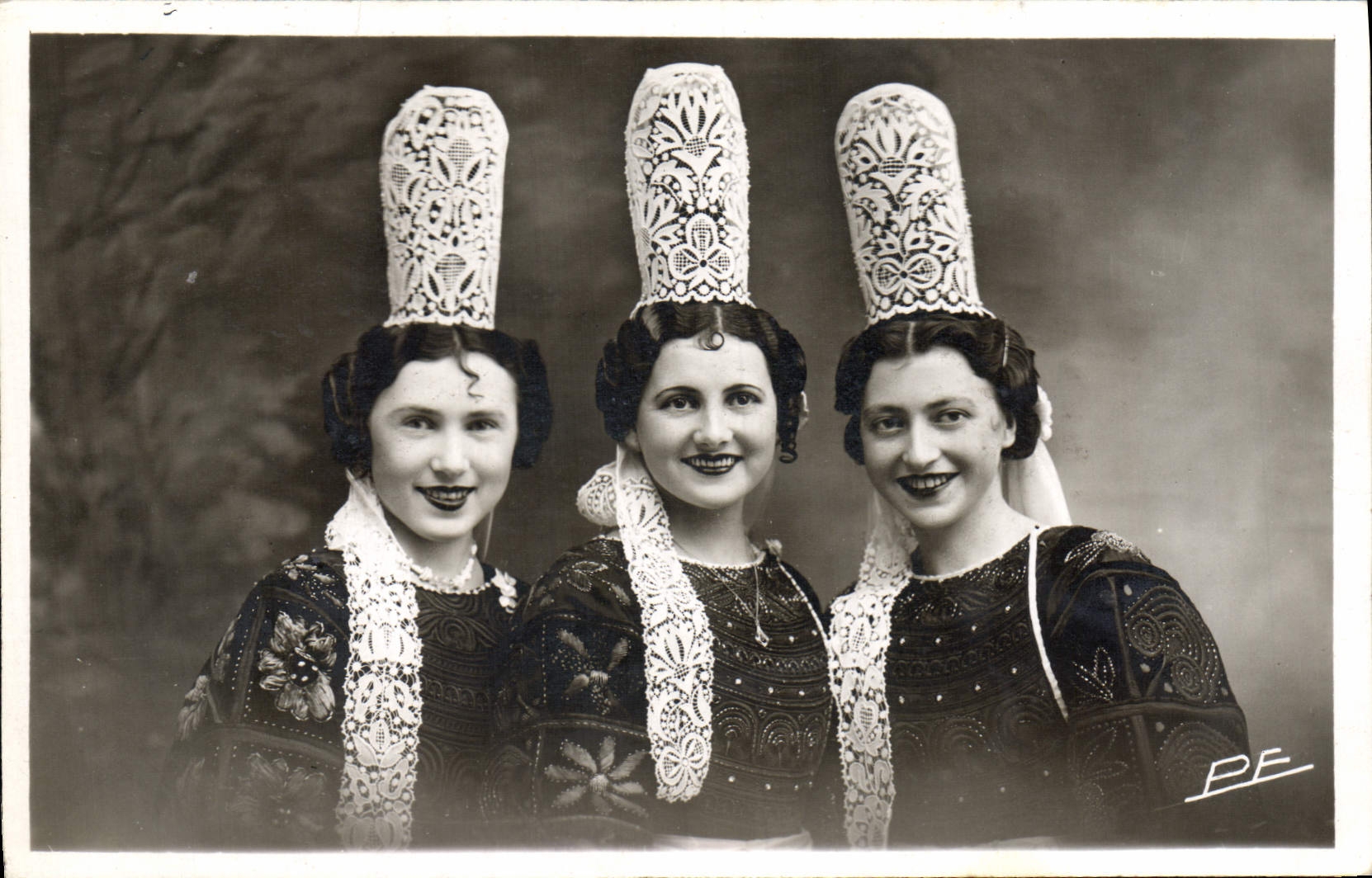 Joli trio de Bigoudennes — éditeur POBLOT EHANNO, n° 7736/99