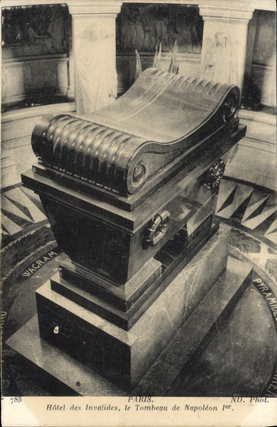 CPA Paris Hotel Des Invalides Le Tombeau De Napoleon 1er