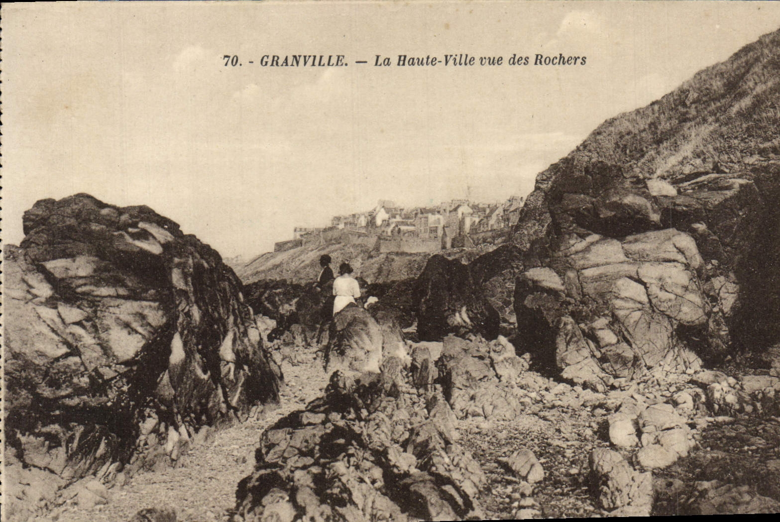 Granville — La Haute-Ville vue des Rochers — Édition L. Lecouteley, Granville, n°70