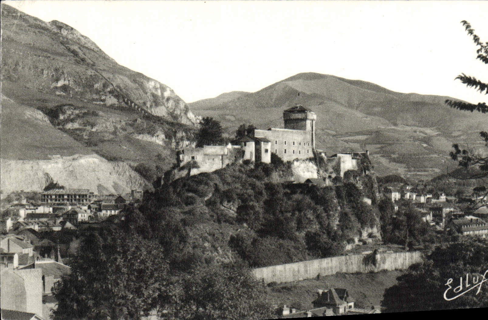 CPA Lourdes Le Chateau Fort