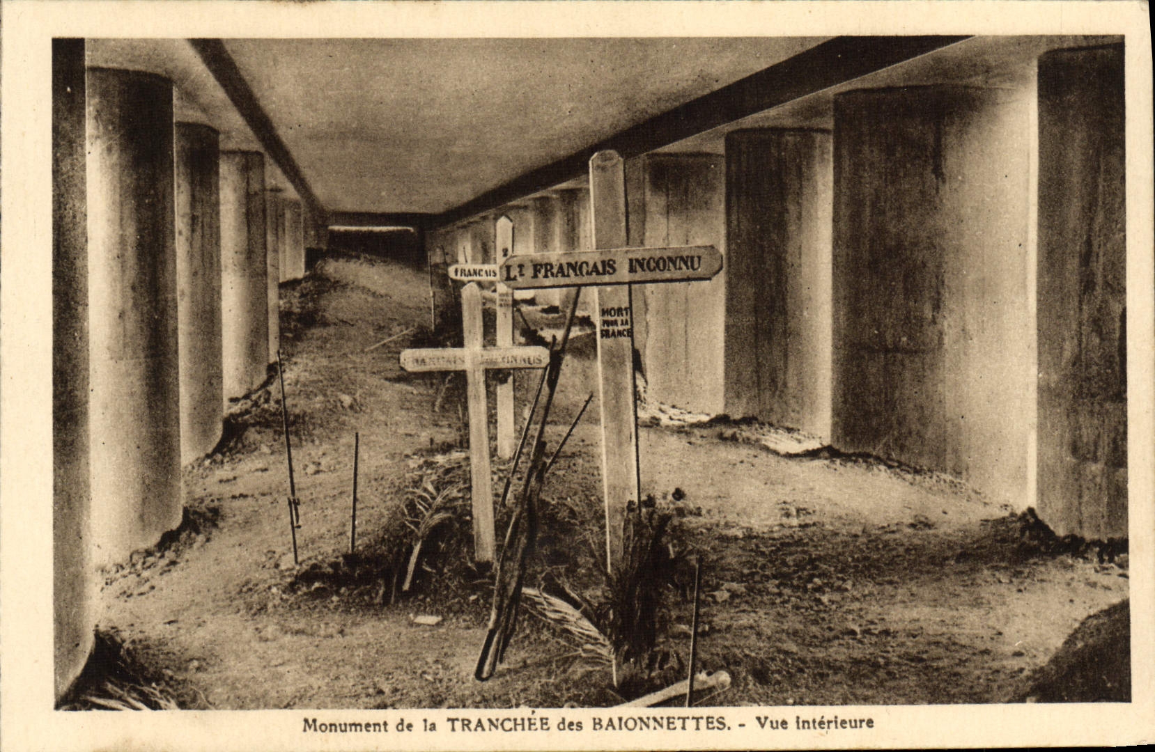CPA Monument De La Tranchee Des Baionnettes Vue Interieure Militaria 