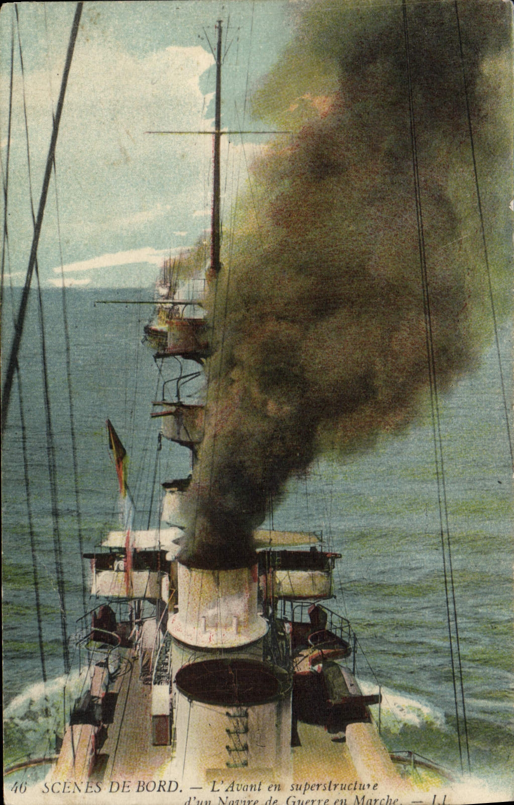 CPA Scenes De Bord L'avant En Superstructure d'Un navire de guerre en marche Bateau