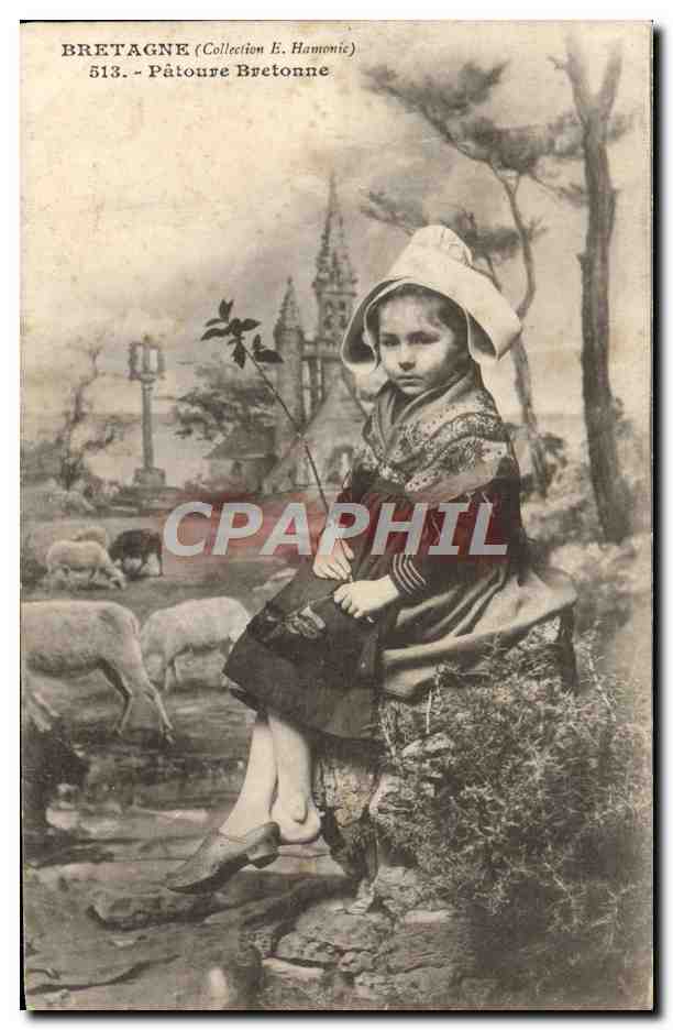CPA Bretagne Patoure Bretonne Enfant Folklore Moutons Bergere 