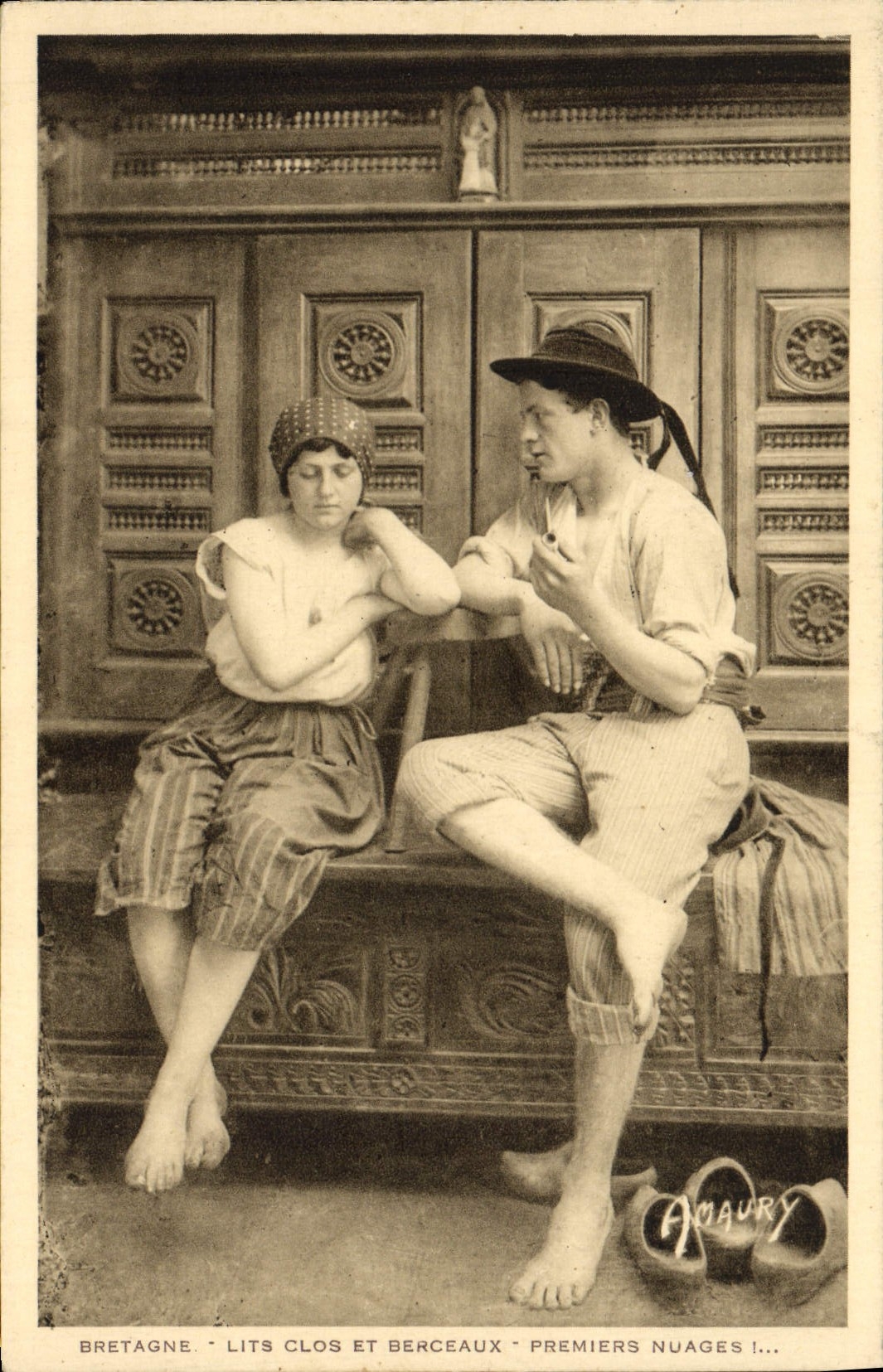 CPA Bretagne Lits Clos Et Berceaux Premiers Nuages Femme Folklore
