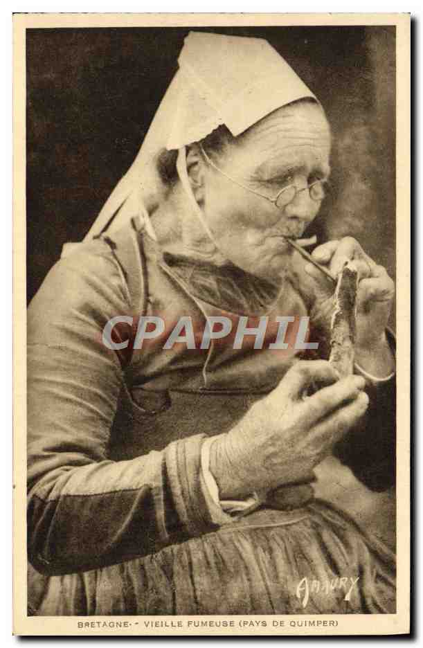 CPA Vieille fumeuse Pays de Quimper Folklore