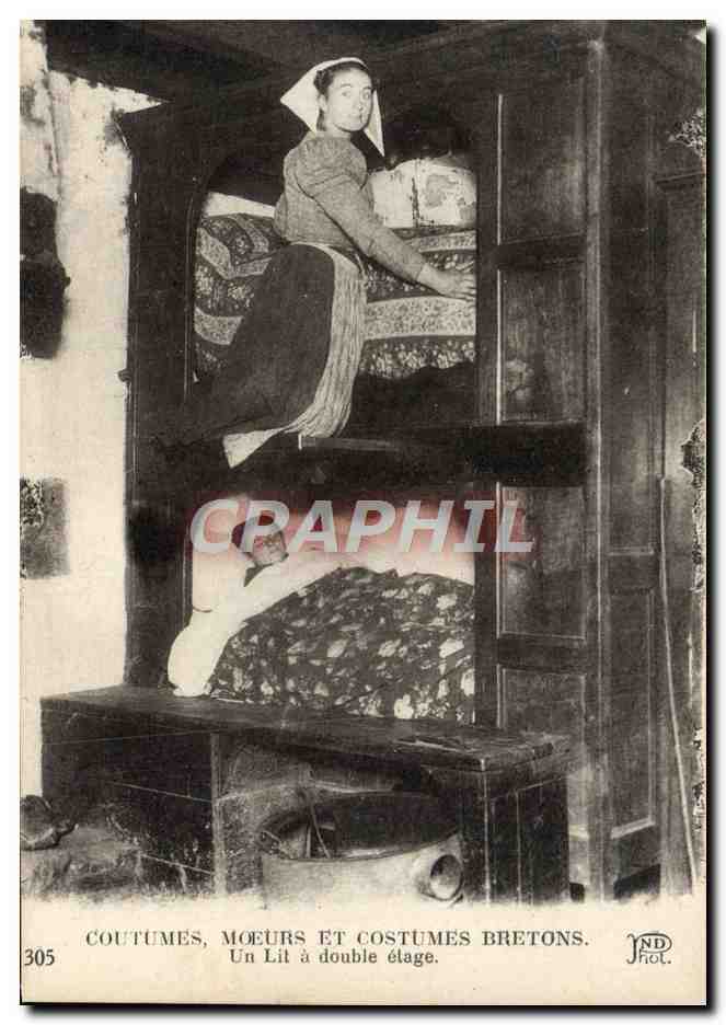 CPA Costumes Moeurs Et Costumes Bretons Un lit a double etage Folklore