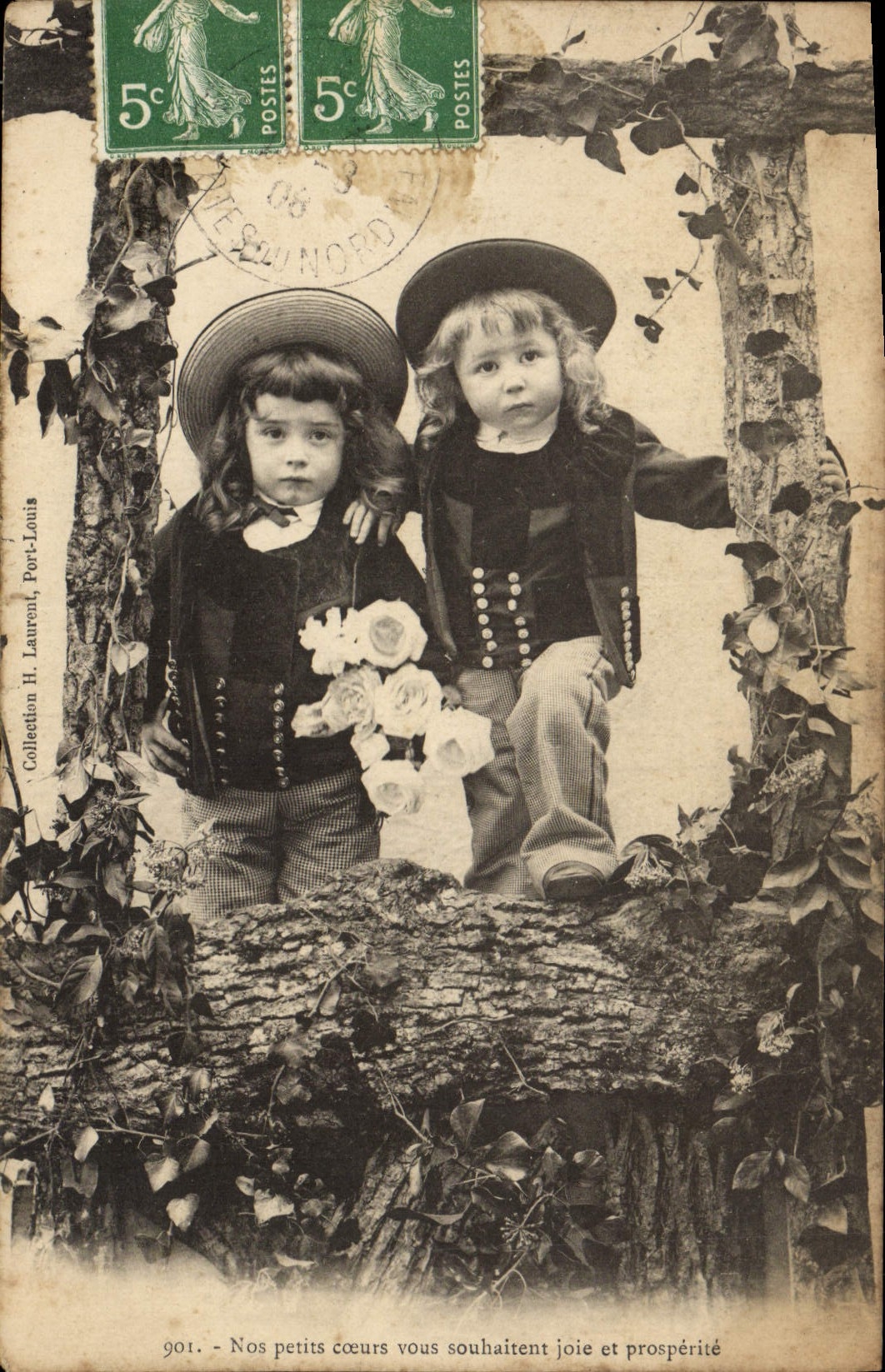 Zwei Kinder — in einem pflanzlichen Rahmen — Sammlung H. Laurent, Port-Louis, Nr. 901